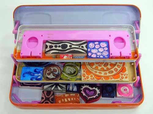 eraser tin case-open